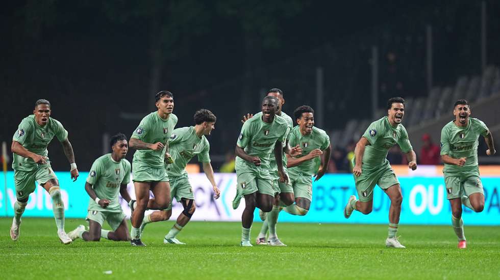 Famalicao players celebrates the victory against Sporting de Braga in the end of the Portuguese League Cup soccer match held at Municipal Stadium in Braga, Portugal, 29 October 2026. HUGO DELGADO/LUSA