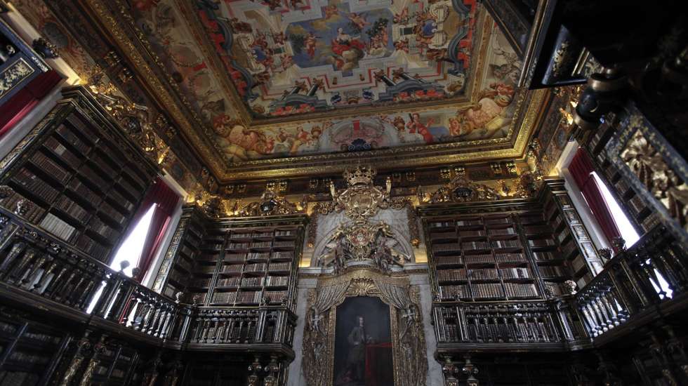 A Biblioteca da Universidade de Coimbra recebeu uma rara edição tailandesa da Tipitaka