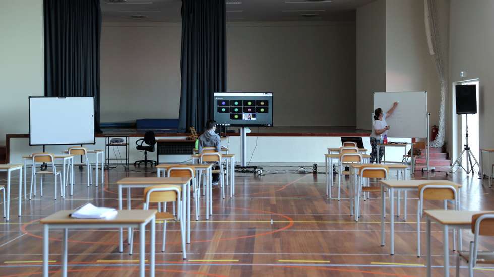 Aula do 11.º ano, no ginásio do Colégio Nossa Senhora da Esperança, no Porto, 01 de junho de 2020. ESTELA SILVA/LUSA