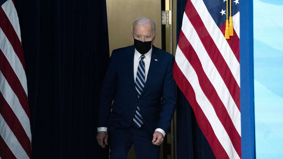 epa09105437 US President Joe Biden arrives to deliver remarks on the state of the Covid-19 vaccine in the South Court Auditorium of the White House in Washington, DC, USA, on 29 March 2021.  EPA/Stefani Reynolds / POOL