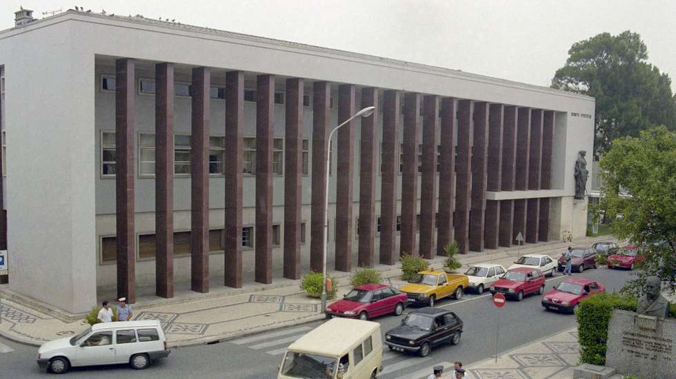 O pai do menor foi presente a tribunal na tarde de quarta-feira