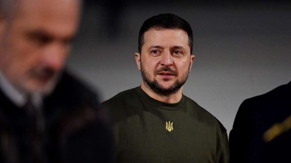 epa10455715 Ukraine's President Volodymyr Zelensky arrives at the Paris Orly airport, before taking part in a meeting with France's President and Germany's Chancellor, outside Paris, France, 08 February 2023, following his visit to the United Kingdom. EU officials are hoping Zelensky will head to Brussels on February 9 to meet European leaders in a largely symbolic but nevertheless keenly anticipated visit after months of European support for Ukraine.  EPA/JULIEN DE ROSA / POOL  MAXPPP OUT
