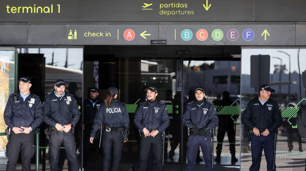 Polícias da PSP no Aeroporto Humberto Delgado