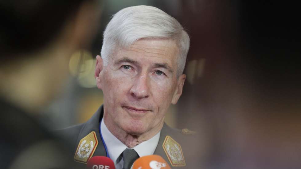 epa09952255 Chairman of the European Union Military Committee, Austrian General Robert Brieger, speaks to the press as he arrives to attend a EU Defence Ministers Council in Brussels, Belgium, 17 May 2022.  EPA/OLIVIER HOSLET