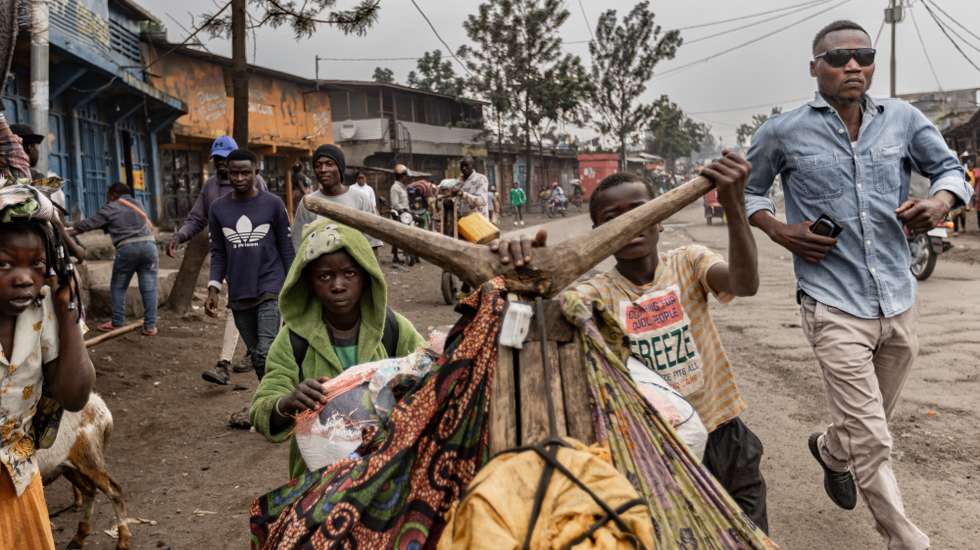 epaselect epa11854864 People carry their belongings as they flee the fightings between the M23 rebels and the Armed forces of the Democratic Republic of Congo (FARDC), in Mugini, North Kivu province, Democratic Republic of Congo, 26 January 2025. Nine South African soldiers as well as three Malawians and a Uruguayan soldier serving with the United Nations Organization Stabilization Mission in the Democratic Republic of the Congo, or MONUSCO, been killed in clashes with rebels from the M23 group over the past days.  EPA/MICHEL LUNANGA