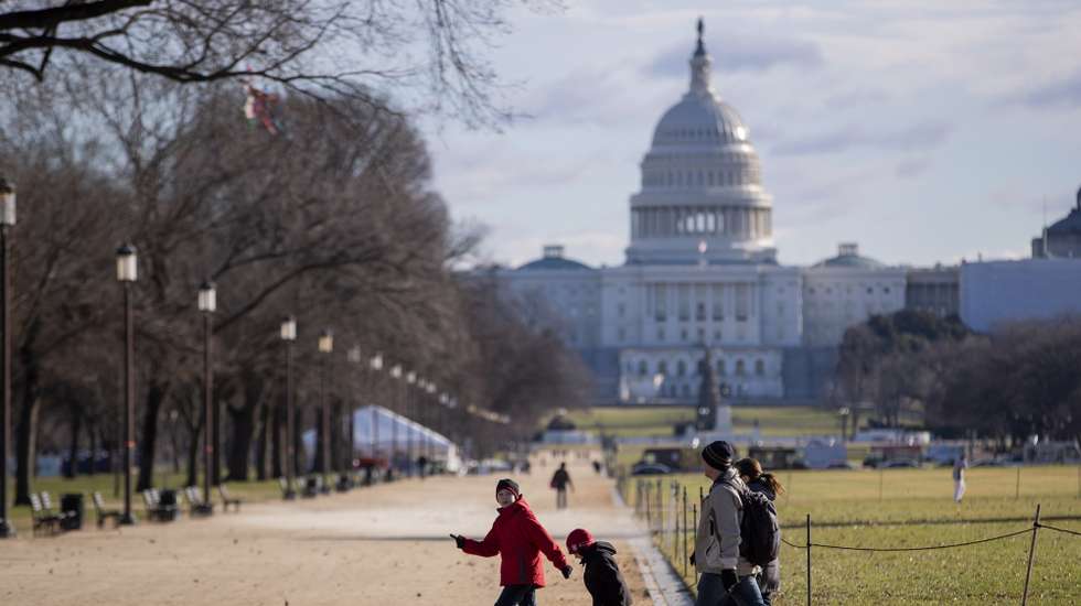 epa07245307 A family walks on the National Mall near the US Capitol in Washington, DC, USA, 22 December 2018. A partial US government shutdown began at midnight when a funding agreement between Congress and US President Donald J. Trump could not be reached.  EPA/ERIK S. LESSER