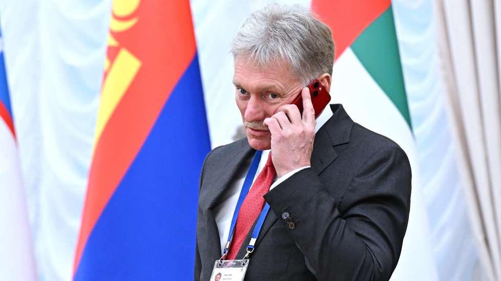 epa12200979 Kremlin spokesman Dmitry Peskov attends a meeting in an expanded composition of the Supreme Eurasian Economic Council within the framework of the Eurasian Economic Union summit in Minsk, Belarus, 27 June 2025.  EPA/SERGEI BOBYLEV / SPUTNIK / KREMLIN POOL