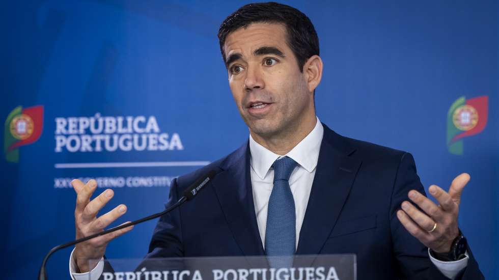 O ministro da Presidência, António Leitão Amaro, intervém no briefing após reunião do Conselho de Ministros, no Campus XXI, em Lisboa, 24 de julho de 2025. JOSÉ SENA GOULÃO/LUSA