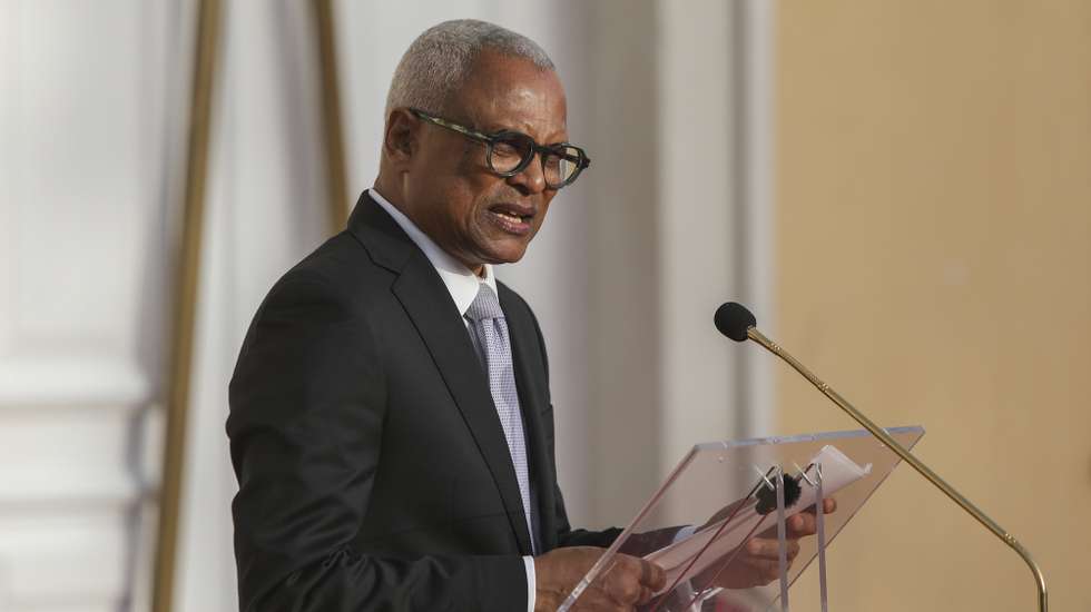 O Presidente cabo-verdiano, José Maria Neves, discursa durante a posse do XI Governo de Cabo Verde, na Cidade da Praia, Cabo Verde, 19 de junho de 2026. O Partido Africano da Independência de Cabo Verde (PAICV) venceu as eleições legislativas de 17 de maio com maioria absoluta, elegendo 37 dos 72 deputados. ELTON MONTEIRO/LUSA