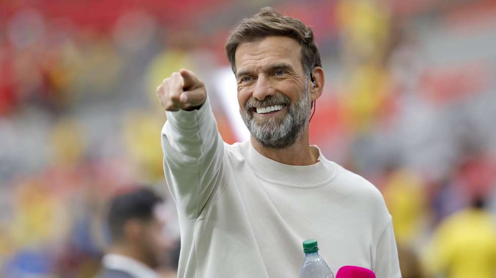 epa13096219 German TV pundit Juergen Klopp pictured ahead of the FIFA World Cup 2026 Round of 16 match Switzerland against Colombia, in Vancouver, Canada, 07 July 2026.  EPA/PETER KLAUNZER