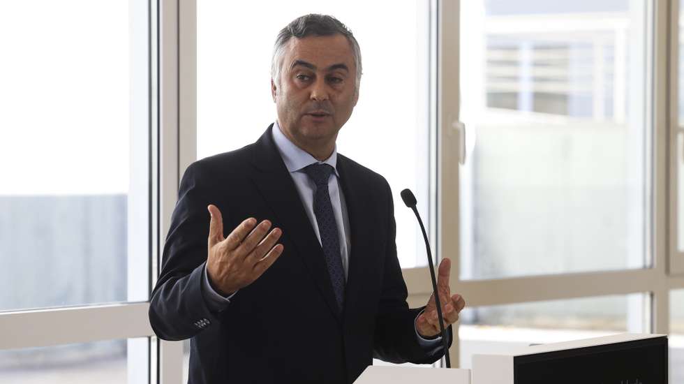 O ministro da Educação, Ciência e Inovação, Fernando Alexandre, durante a intervenção na inauguração de quatro novas residências de estudantes da Universidade Politécnica de Viseu, das quais três foram edifícios requalificados e uma resulta de nova construção, em Viseu, 9 de outubro de 2026. PAULO NOVAIS/LUSA