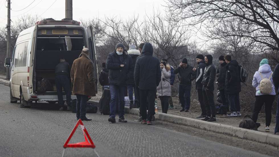 Pessoas abandonam Kharkiv em consequência da invasão russa