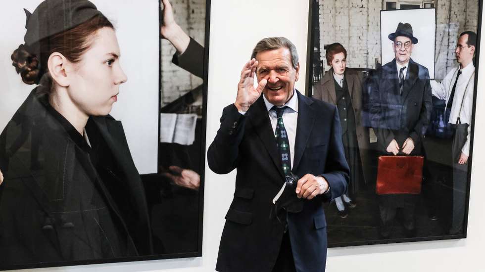 epa09254821 Former German Chancellor Gerhard Schroder greets photographers as he visits the exhibition 'Diversity United' at the former Tempelhof airport, in Berlin, Germany, 08 June 2021. The exhibition, which is a joint project of the Bonn Foundation for Art and Culture and the renowned Tretyakov Gallery in Moscow 'shows the vitality and diversity of the contemporary European art scene after the fall of the Iron Curtain until today and underlines the importance of intercultural dialogue in times of political uncertainties' as it is described in the exhibition's press release.  Works of 90 artists from 34 countries,  showcasing the 'diversity and vitality of the contemporary European art scene' can be seen from 09 June to 19 September in two hangars of the former inner-city airport.  EPA/FILIP SINGER
