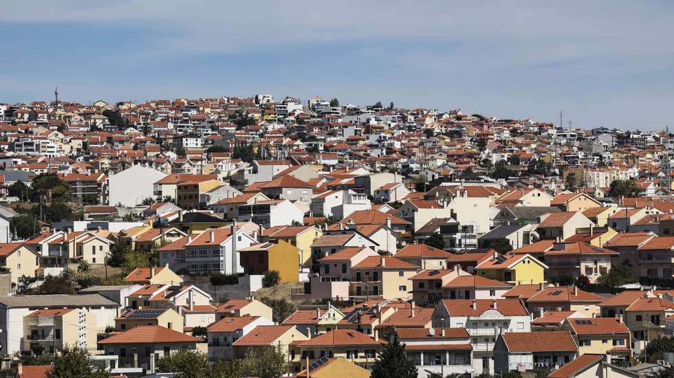 Prestação da casa agrava-se em todos os prazos mas subida abranda em dezembro