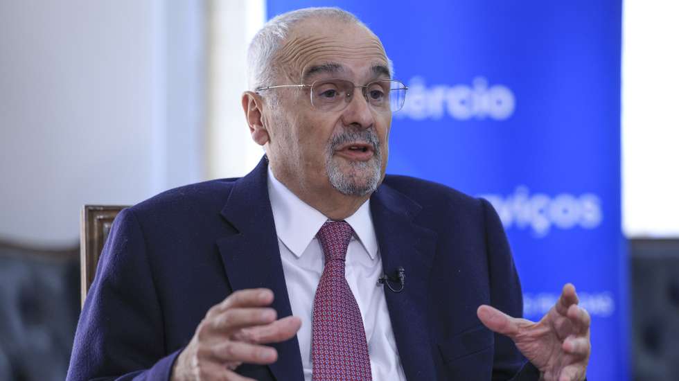 O presidente da Confederação do Comércio e Serviços de Portugal (CCP), João Vieira Lopes, durante a entrevista à agência Lusa, em Lisboa, 17 de abril de2024. (ACOMPANHA TEXTO DO DIA 22 DE ABRIL DE 2024).  ANTÓNIO COTRIM/LUSA.