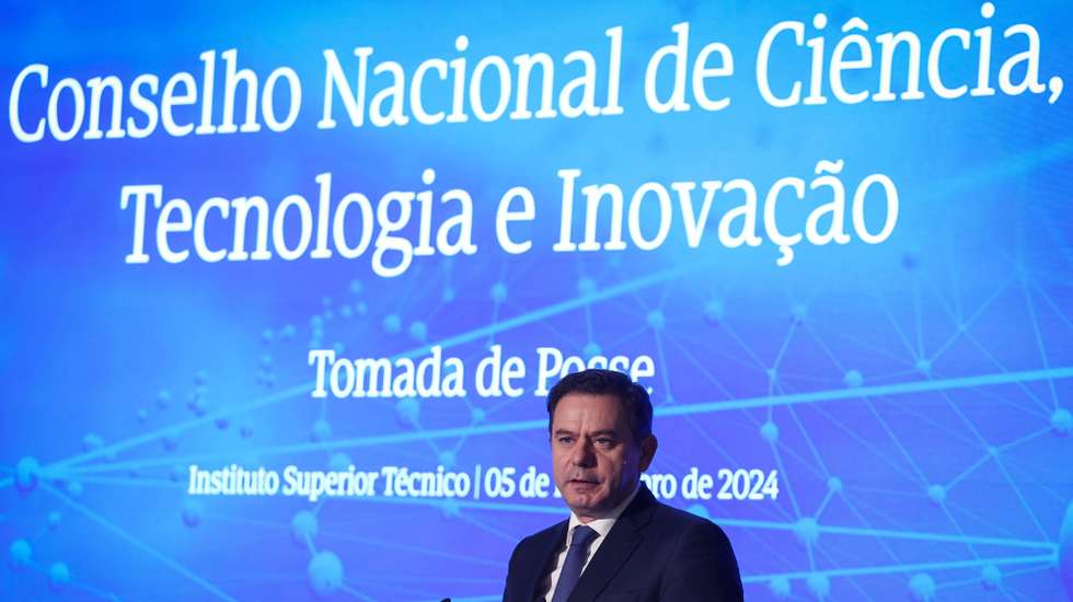O primeiro-ministro, Luís Montenegro, intervém durante a cerimónia de apresentação e posse do Conselho Nacional de Ciência, Tecnologia e Inovação (CNCTI), em Lisboa, 05 de novembro de 2024. ANTÓNIO COTRIM/LUSA
