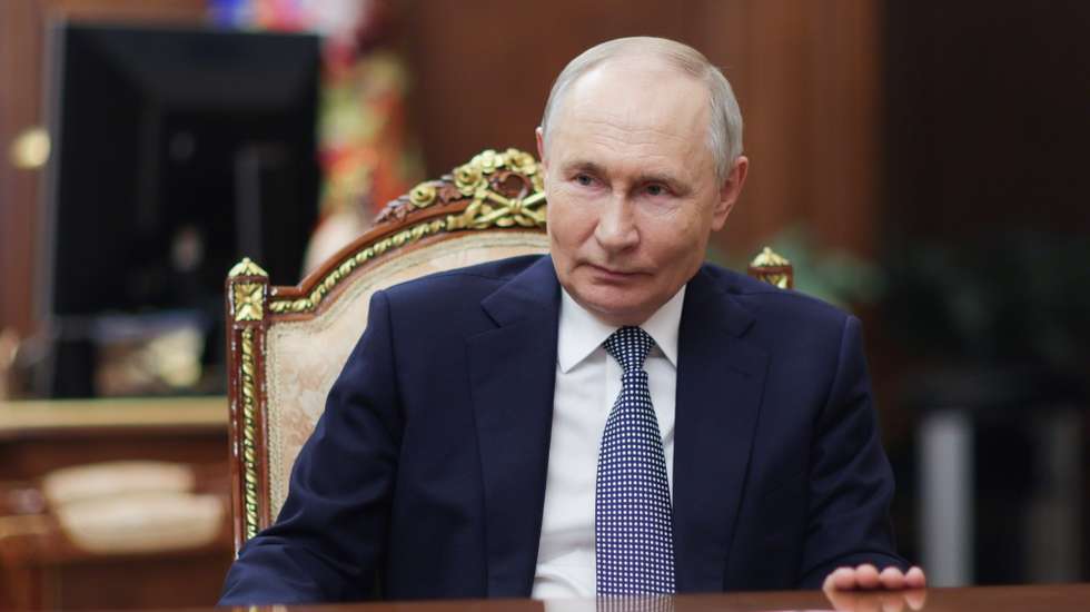 epa11834470 Russian President Vladimir Putin looks on during his meeting with the President of the National Medical Research Centre for Endocrinology Ivan Dedov(not pictured) in Moscow, Russia, 18 January 2025.  EPA/GAVRIIL GRIGOROV / SPUTNIK / KREMLIN POOL