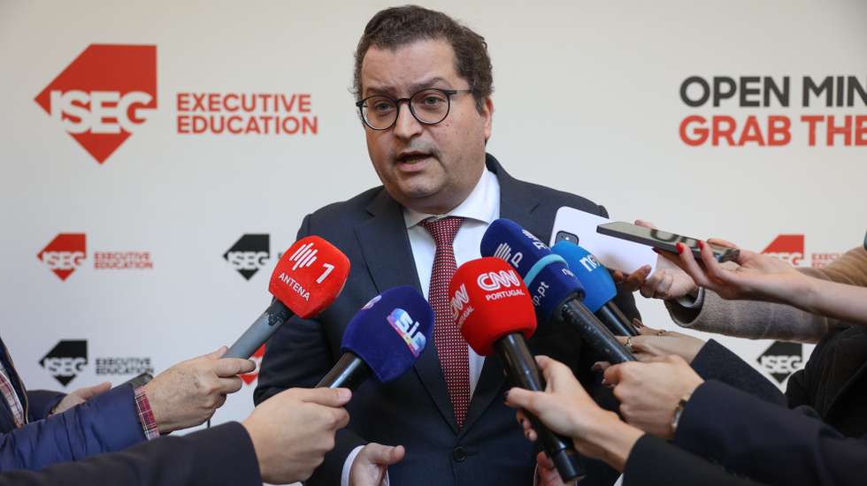 O ministro de Estado e das Finanças Joaquim Miranda Sarmento fala à comunicação social dirante o Leader´s Agenda 2025 esta manhã no ISEG em Lisboa, 30 de janeiro de 2025. MIGUEL A. LOPES / LUSA
