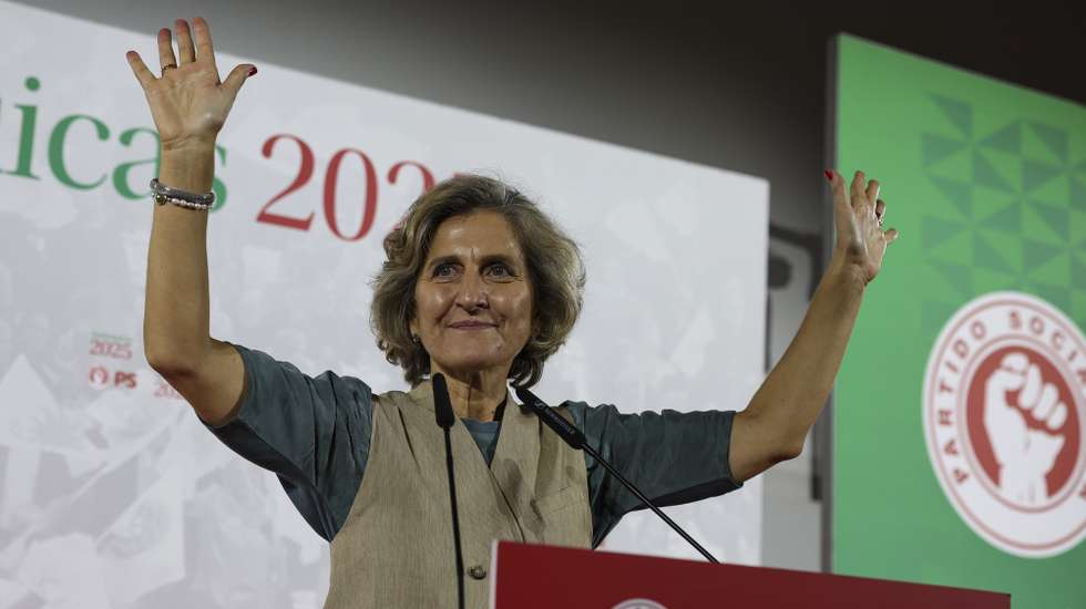 A candidata do Partido Socialista (PS) à câmara municipal de Coimbra, Ana Abrunhosa, durante a intervenção na sessão de apresentação dos candidatos autárquicos pelo distrito de Coimbra, no pavilhão de Portugal, em Coimbra, 29 de março de 2025. PAULO NOVAIS/LUSA