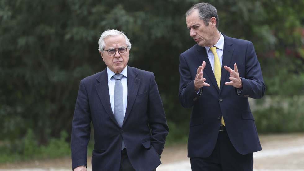 O presidente  da Confederação dos Agricultores de Portugal (CAP), Álvaro Mendonça Moura (E), à chegada para a reunião plenária da Comissão Permanente de Concertação Social, no Conselho Económico e Social (CES), em Lisboa, 03 de abril de 2025. ANTÓNIO COTRIM/LUSA