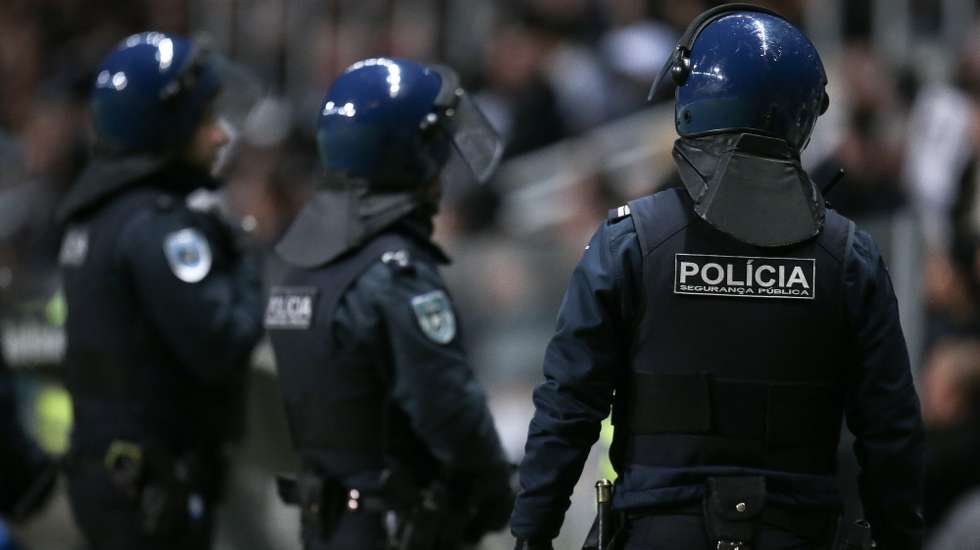 Police in action during the Portuguese First League soccer match, Boavista FC vs Fc Porto, held at Bessa Sec XXI  Stadium, Porto, 11th May 2025, MANUEL FERNANDO ARAUJO/LUSA