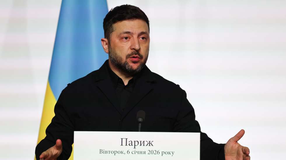 epa12632195 Ukraine's President Volodymyr Zelensky addresses a press conference upon the signing of the declaration on deploying post-ceasefire force in Ukraine during the Coalition of the Willing summit on security guarantees for Ukraine, at the Elysee Palace in Paris, France, 06 January 2026.  EPA/LUDOVIC MARIN / POOL  MAXPPP OUT