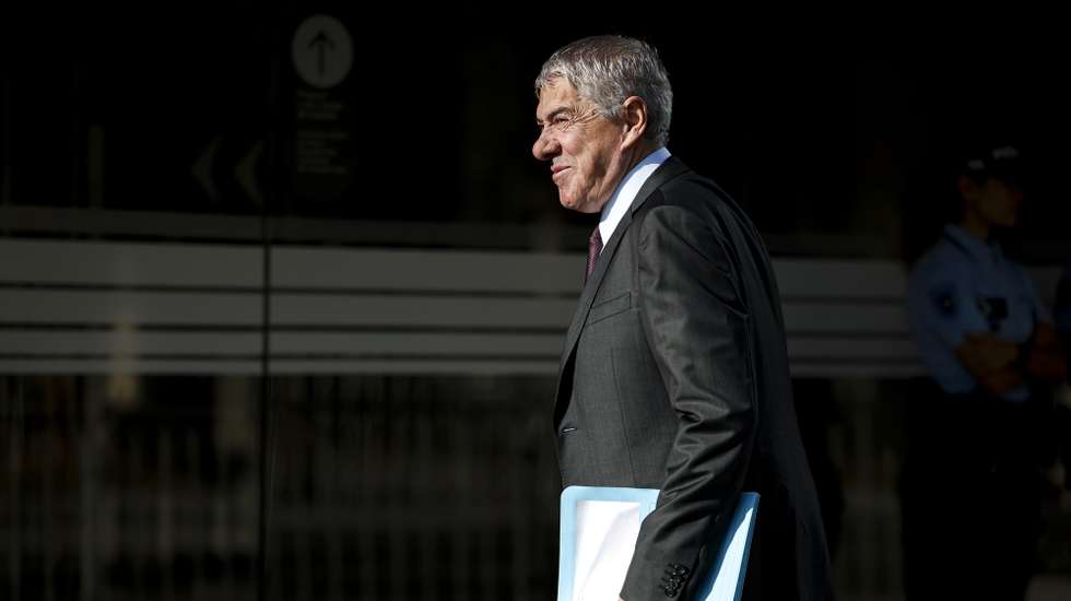 Former Prime Minister Jose Socrates, the main defendant in Operation Marques, arrives at the Lisbon Central Criminal Court on Campus de Justiça, where a panel of judges presided over by Susana Seca will try Socrates and 20 other defendants, including individuals and companies, for 117 crimes, in Lisbon, Portugal, 04 September 2025. Former Portuguese prime minister José Socrates and the other 20 official suspects in Operation Marques are to stand trial on Thursday at the Campus de Justiça in Lisbon, more than a decade after the case accusing the former PM of corruption came to light. FILIPE AMORIM/LUSA