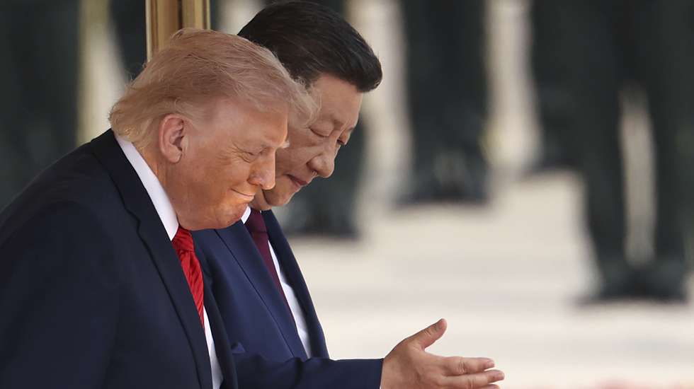 epa12955738 Chinese President Xi Jinping and U.S. President Donald Trump attend a welcome ceremony at the Great Hall of the People in Beijing, China, 14 May 2026.  EPA/Maxim Shemetov / POOL