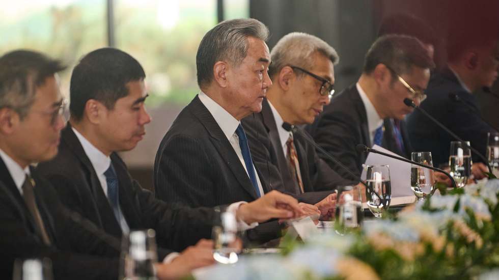 epa13002812 Chinese Foreign Minister Wang Yi (C) during a meeting with Canada’s Minister of Foreign Affairs Anita Anand in Ottawa, Ontario, Canada, 29 May 2026. This meeting marks the first bilateral visit to Canada from a Chinese Foreign Affairs Minister since June 2016.  EPA/KAMARA MOROZUK
