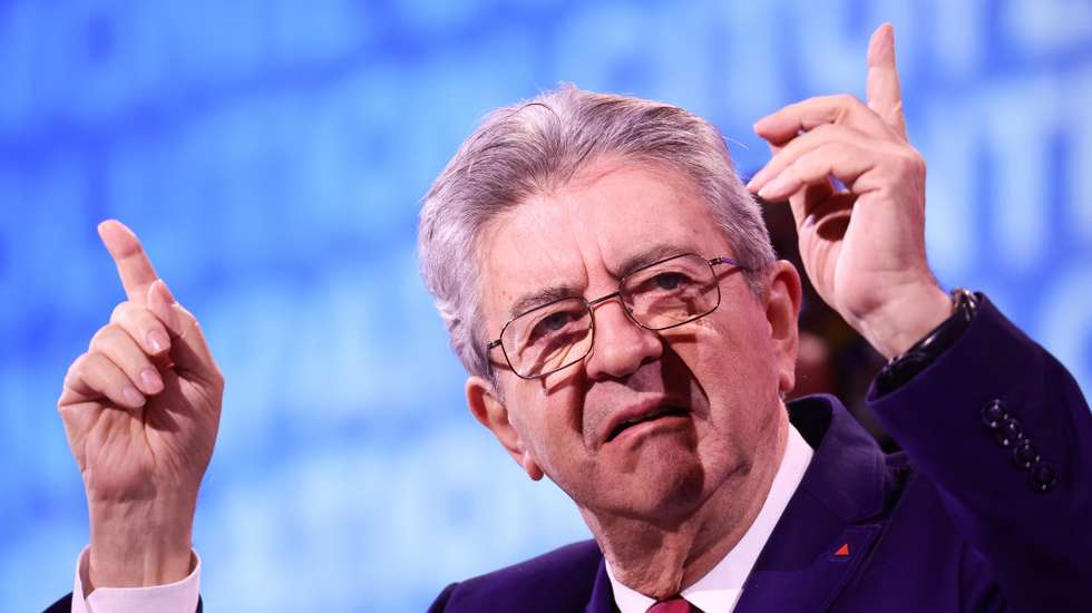 epa12544411 La France Insoumise (LFI) party leader Jean-Luc Melenchon gives a speech at the La France Insoumise convention for the 2026 municipal elections in Aubervilliers, a Paris suburb, France, 23 November 2025.  EPA/TERESA SUAREZ