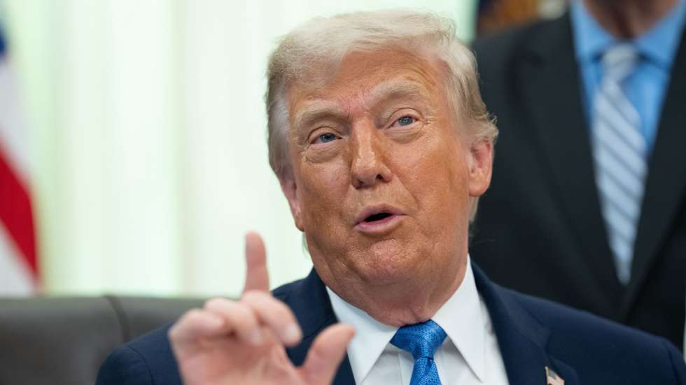 epa13028922 US President Donald Trump gives remarks during a signing ceremony for the “Secure America Act” in the Oval Office of the White House in Washington, DC, USA, 10 June 2026. The act requires proof of citizenship to register to vote.  EPA/AARON SCHWARTZ / POOL