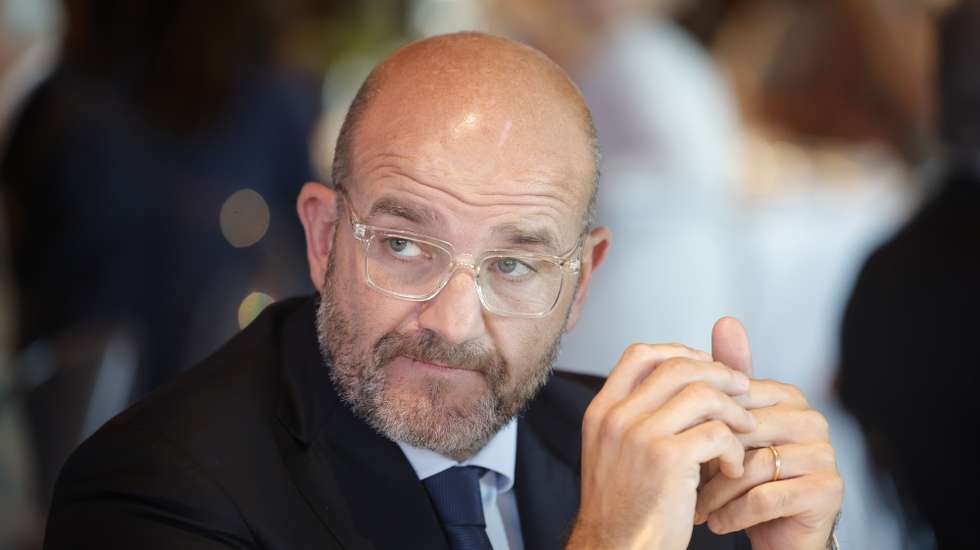 O novo presidente eleito da Confederação do Comércio e Serviços de Portugal (CCP), Gustavo Paulo Duarte, durante a cerimónia de comemoração dos 50 anos da CCP, em Lisboa, 29 de abril de 2026. ANTÓNIO PEDRO SANTOS/LUSA