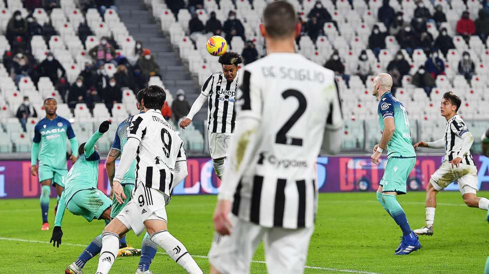 Jogo de futebol entre Juventus e Udinese