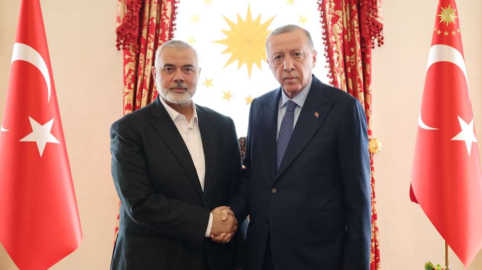 epa11290093 A handout photo made available by the Turkish President Press Office shows Turkish President Recep Tayyip Erdogan (R) and Hamas leader Ismail Haniyeh (L) shaking hands during their meeting in Istanbul, Turkey, 20 April 2024.  EPA/TURKISH PRESIDENT PRESS OFFICE HANDOUT  HANDOUT EDITORIAL USE ONLY/NO SALES HANDOUT EDITORIAL USE ONLY/NO SALES