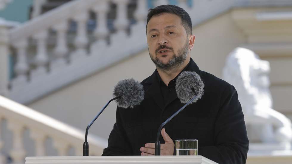 epa13190589 Ukrainian President Volodymyr Zelensky speaks during a joint press conference with President of Estonia Alar Karis (not pictured) at the Mariinsky Palace in Kyiv, Ukraine, 25 August 2026, amid the ongoing Russian invasion. Karis arrived in Ukraine on 24 August 2026 to take part in the Coalition of the Willing summit and Ukraine's Independence Day celebrations.  EPA/SERGEY DOLZHENKO