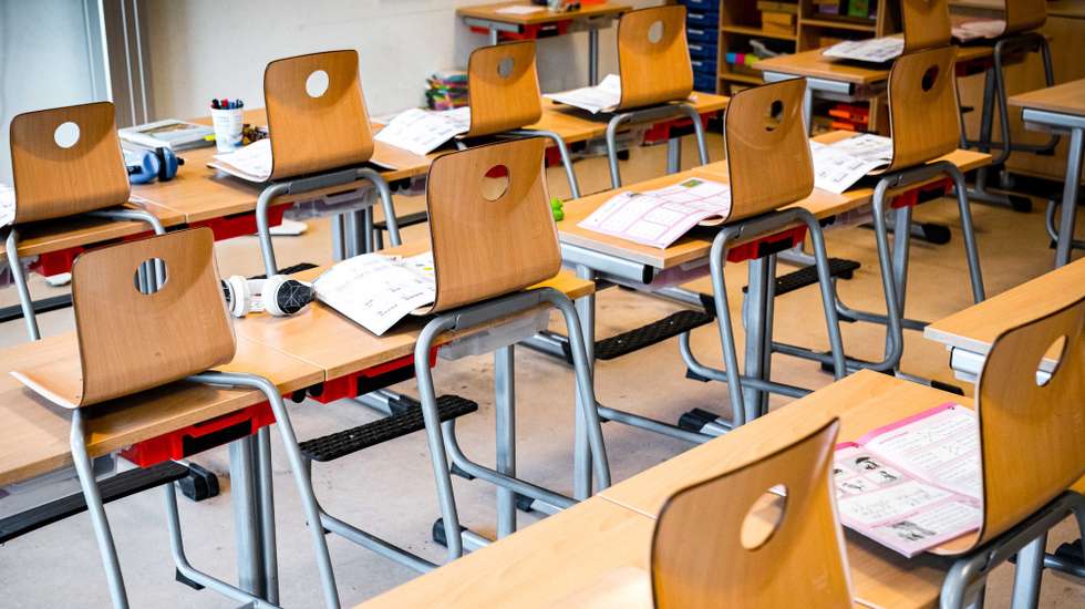 epa08281314 View of an empty classroom at the primary school De Bloktempel in Son, southern Netherlands, 09 March 2020. Pupils from a total of eight groups have to stay at home, because teachers have reported sick and no substitutes are available. The strict protocol due to the coronavirus causes many problems at schools in the province of Brabant, reports state.  EPA/ROB ENGELAAR