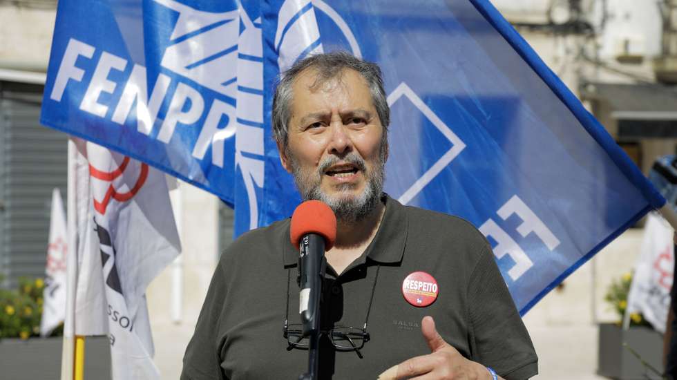 O secretário-geral da FENPROF - Federação Nacional dos Professores, Mário Nogueira, intervém durante o protesto dos professores do distrito de Santarém, 24 de abril de 2023. PAULO CUNHA/LUSA