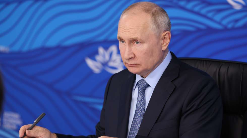 epa10854700 Russian President Vladimir Putin attends a video conference presentation of the results of the Far East development during his working trip to the Far Eastern Federal District, in Vladivostok, Russia, 11 September 2023. Vladimir Putin is on a visit to the Far East, where he will take part in the EEF 2023 in Vladivostok on September 11 and 12.  EPA/MIKHAIL METZEL / KREMLIN POOL MANDATORY CREDIT