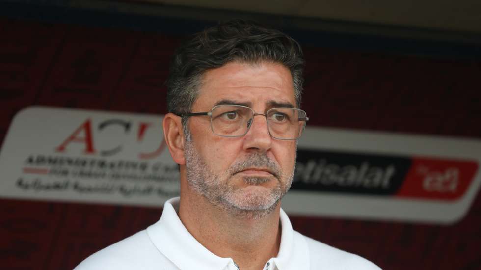 epa10848925 Egypt coach Rui Vitoria looks before the CAF nation qualification soccer match between Egypt and Ethiopia in Cairo, Egypt, 08 September 2023.  EPA/KHALED ELFIQI