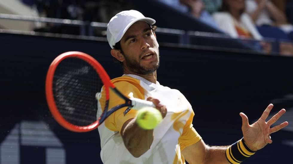 epa11580922 Nuno Borges of Portugal in action during his Men Singles Round of 16 match against Daniil Medvedev of Russia at the US Open tennis championships in Flushing Meadows, New York, USA, 02 September 2024.  EPA/CJ GUNTHER