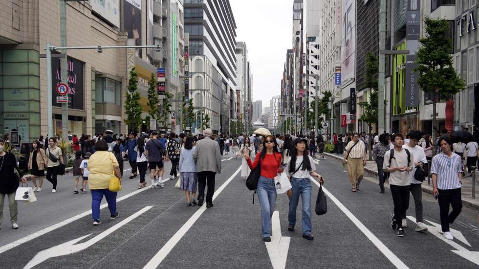 epa11307971 Tourists and shoppers walk through the main street of Ginza, Tokyo's luxury shopping district, during the pedestrian paradise in Tokyo, Japan, 29 April 2024. Japan entered the Golden Week, the country’s lengthiest series of national holidays, which spans from 29 April to 06 May 2024.  EPA/FRANCK ROBICHON