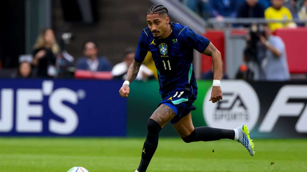 epa12852401 Raphinha of Brazil in action during the international friendly match between Brazil and France in Foxborough, Massachusetts, USA, 26 March 2026.  EPA/ADAM RICHINS