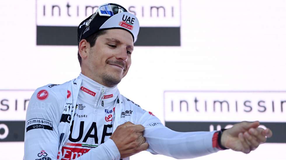 João Almeida conseguiu garantir a subida ao pódio duas vezes no último dia do Giro, pelo terceiro lugar na geral e pela camisola branca da juventude
