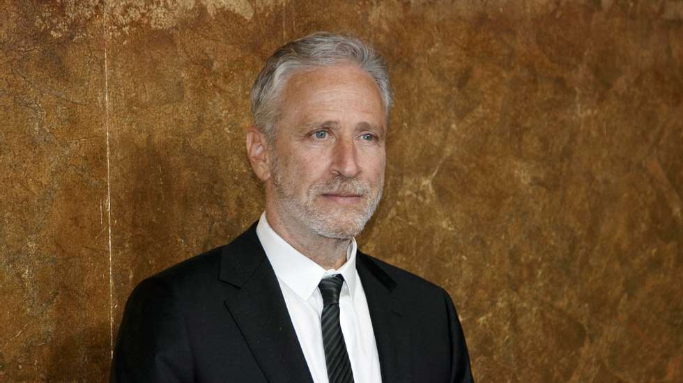 epa10888997 US comedian Jon Stewart poses on the red carpet for &#039;The Albies&#039;, hosted by the Clooney Foundation for Justice, at the New York Public Library in New York, New York, USA, 28 September 2023.  EPA/SARAH YENESEL