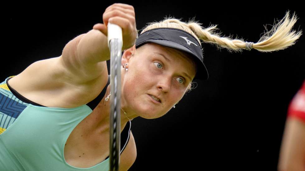 epa09998984 Dutch tennis player Suzan Lamens in action at the international tennis tournament Libema Open in Rosmalen, the Netherlands, 06 June 2022. The combined Dutch tennis tournament for men and women is held on the grass courts of Autotron for twelve days.  EPA/Sander Koning