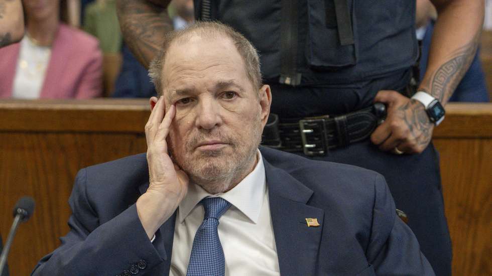epa11313103 Former film producer Harvey Weinstein appears at New York criminal court in New York, New York, USA, 01 May 2024. Harvey Weinstein appeared in court after New York State Appeals Court last week overturned his 2020 rape conviction.  EPA/STEVEN HIRSCH / POOL