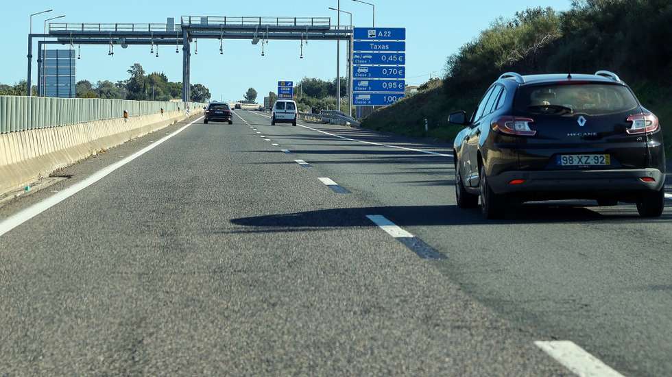 As portagens são hoje abolidas nas vias rápidas e estruturantes do interior e Algarve,(Via do Infante -A22, conhecidas como SCUT, após mais de 13 anos de luta das populações pela reposição do modelo inicial de financiamento destas estradas sem custos para o utilizador, Sagres, 01 de janeiro de 2025. LUÍS FORRA/LUSA.