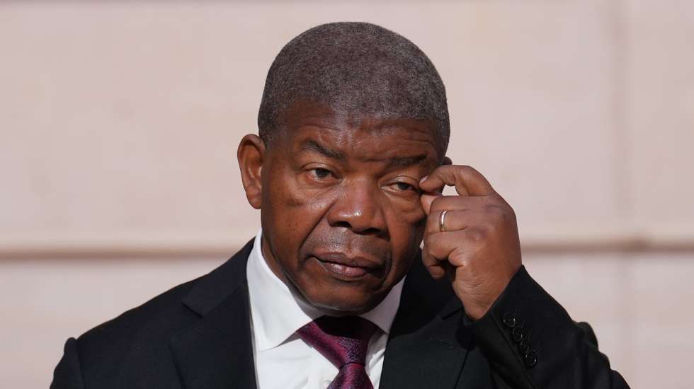 epa11828578 Angolan President Joao Lourenco and his French counterpart Emmanuel Macron (not pictured) attend a joint press conference at the Elysee Palace in Paris, France, 16 January 2025.  EPA/AURELIEN MORISSARD / POOL MAXPPP OUT