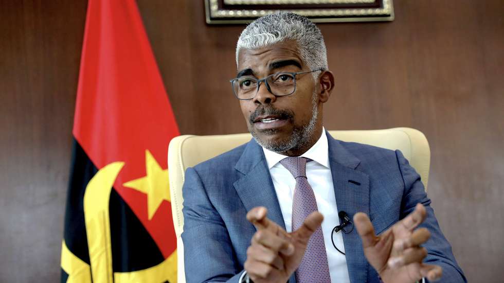 O ministro dos Transportes de Angola, Ricardo Viegas d´Abreu, durante uma entrevista à Agência Lusa na sala de reuniões do Ministério dos Transportes, Luanda, Angola, 15 de junho de 2023. (ACOMPANHA TEXTO DE 19-05-2023) AMPE ROGÉRIO/LUSA