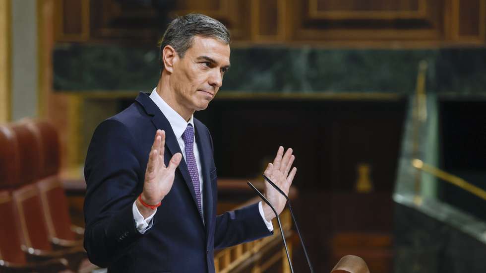 epa12520444 Spanish Prime Minister Pedro Sanchez delivers a speech during the weekly Government Question Time session at the Lower House in Madrid, Spain, 12 November 2025.  EPA/J.J. GUILLEN